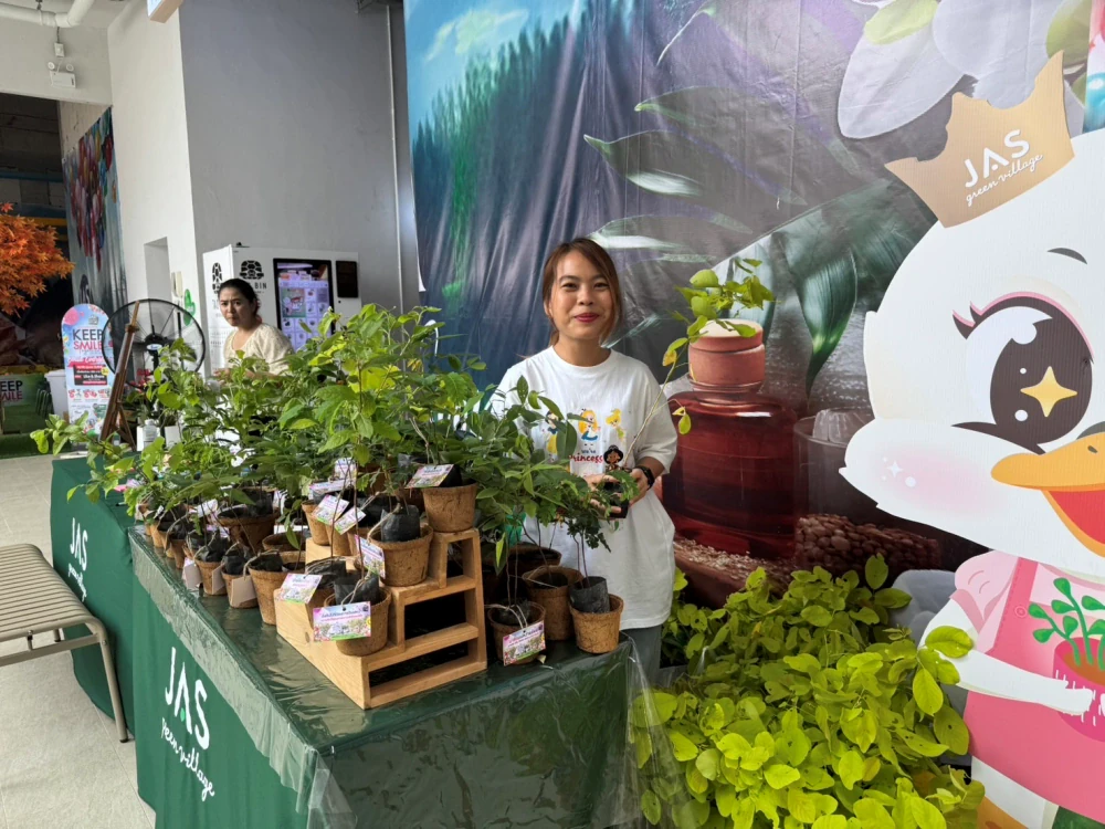 Keep Smile Together: JAS Green Village and the Department of Forestry Distribute Tree Saplings to Mall Customers