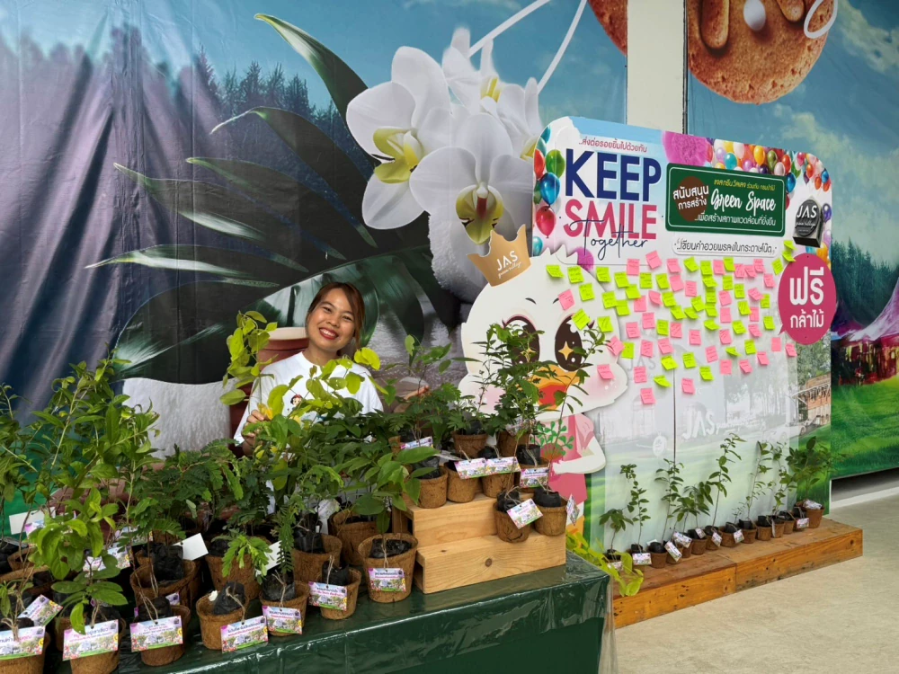 Keep Smile Together: JAS Green Village and the Department of Forestry Distribute Tree Saplings to Mall Customers