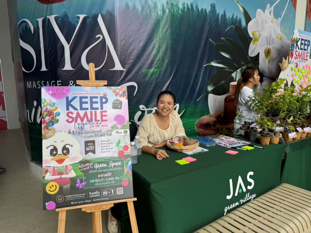 Keep Smile Together: JAS Green Village and the Department of Forestry Distribute Tree Saplings to Mall Customers