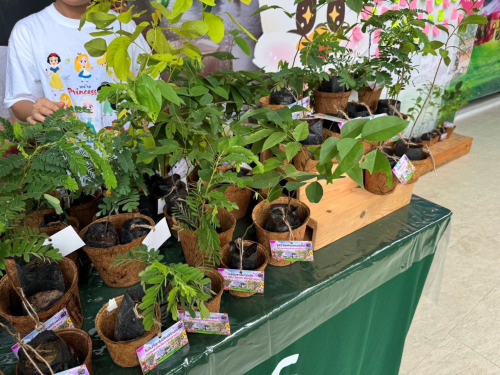 Keep Smile Together: JAS Green Village and the Department of Forestry Distribute Tree Saplings to Mall Customers